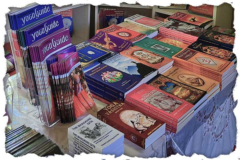 Swami Jyotirmayananda's books he has written